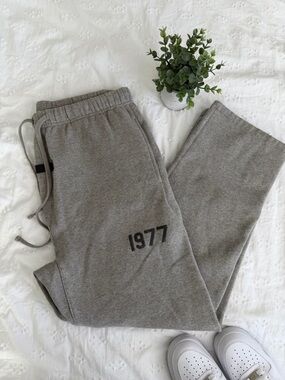 Essentials Fear of God Sweatpants — Size L